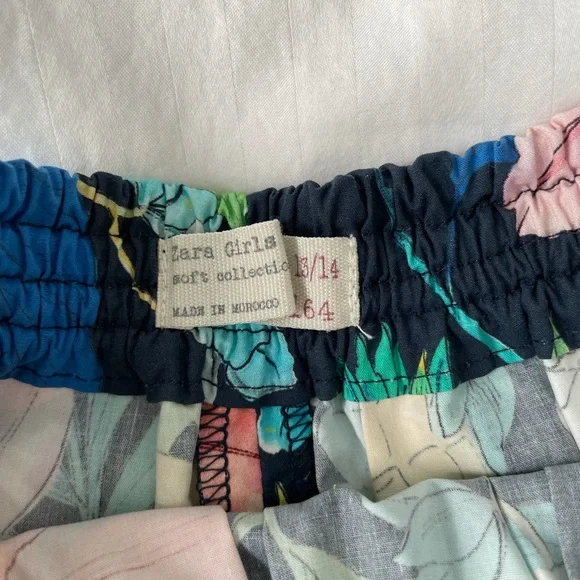 Zara floral skirt in cotton, size 13/14.  Hits above the knee, has pockets. - Picture 4 of 4